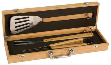 grill set in wooden gift box